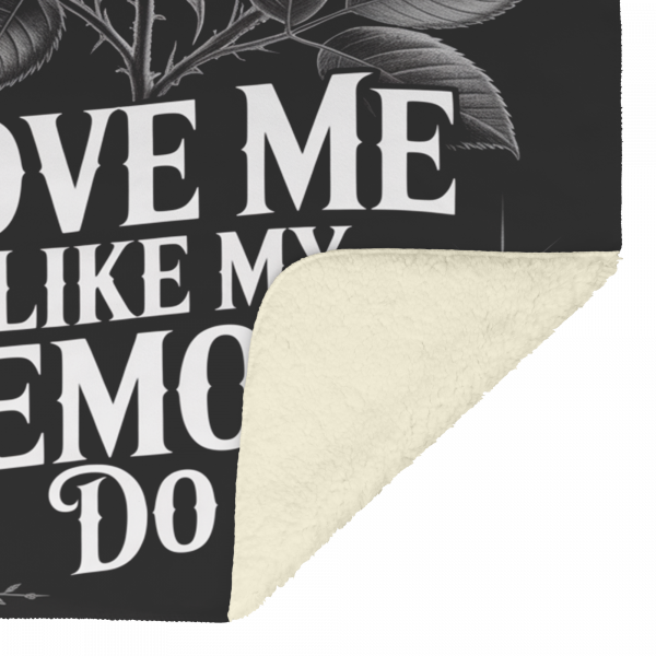 Love Me Throw - Image 3